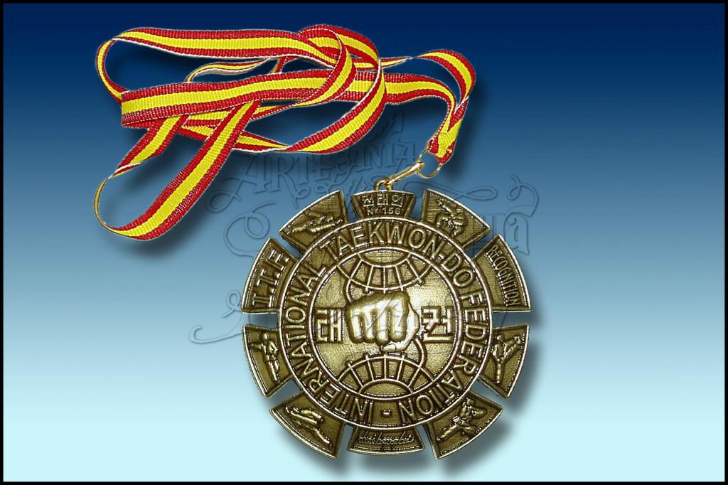 MEDALLA GENERAL CHOI FEDERACION TAEKWON-DO ITTAF CON CINTA